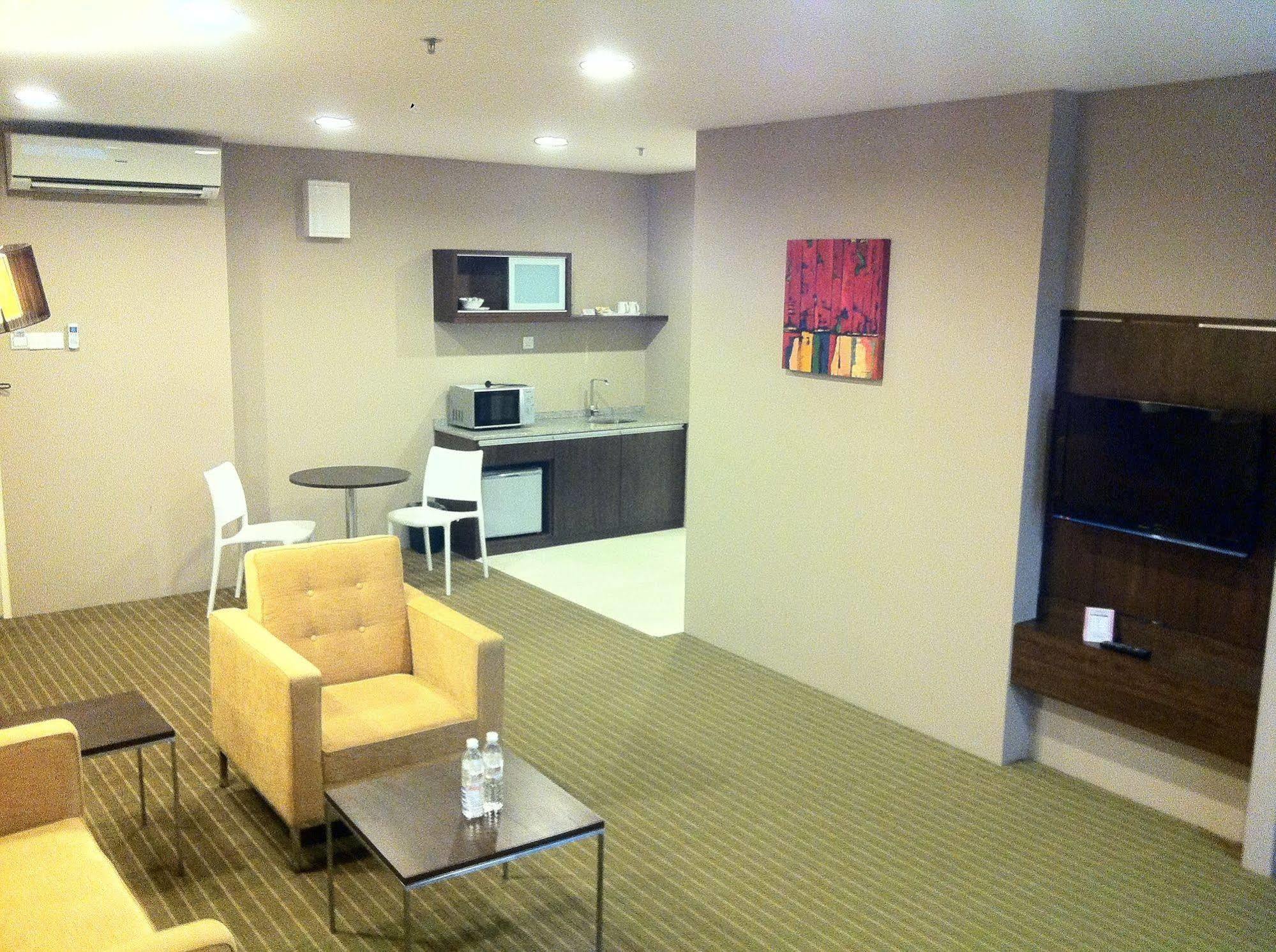Hotel Primera Suite ไซเบอร์จายา ภายนอก รูปภาพ